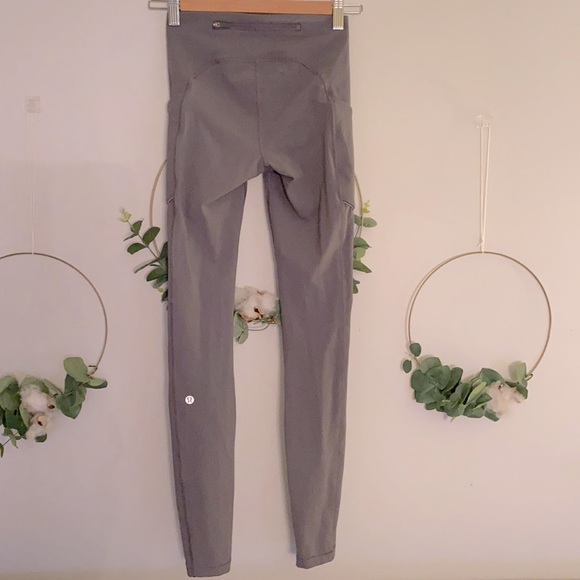 Lululemon Speed Up Tight 28" *Full-On Luxtreme
Titanium size 2 leggings grey - Picture 5 of 9